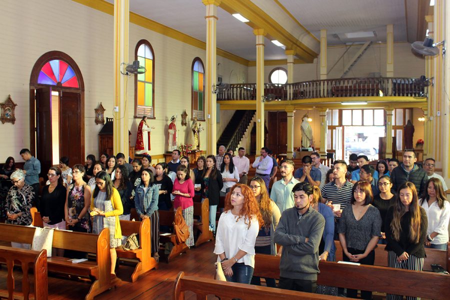 Colegio de Iquique da bienvenida al personal en nuevo año escolar