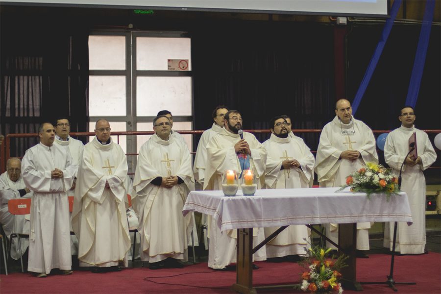 Imitar el ejemplo de María y estar al servicio de los demás