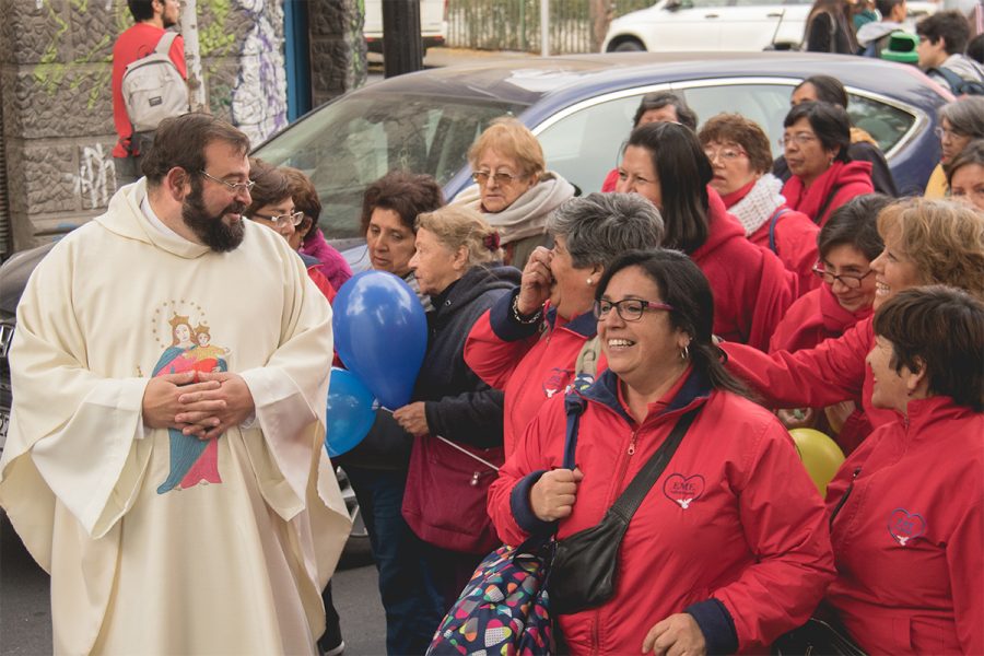 Imitar el ejemplo de María y estar al servicio de los demás