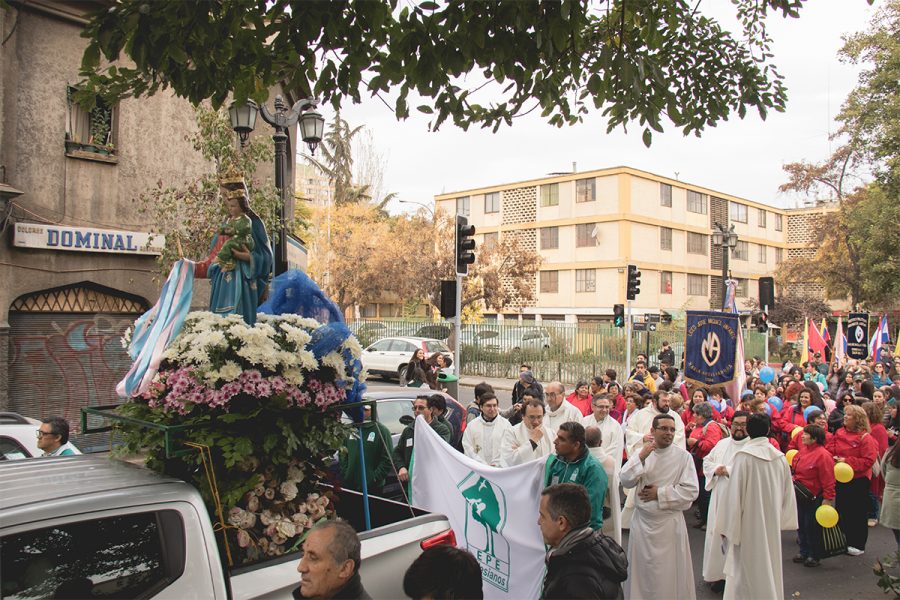 Imitar el ejemplo de María y estar al servicio de los demás