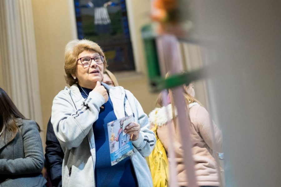 María Auxiliadora: Madre bondadosa que cuida de su pueblo