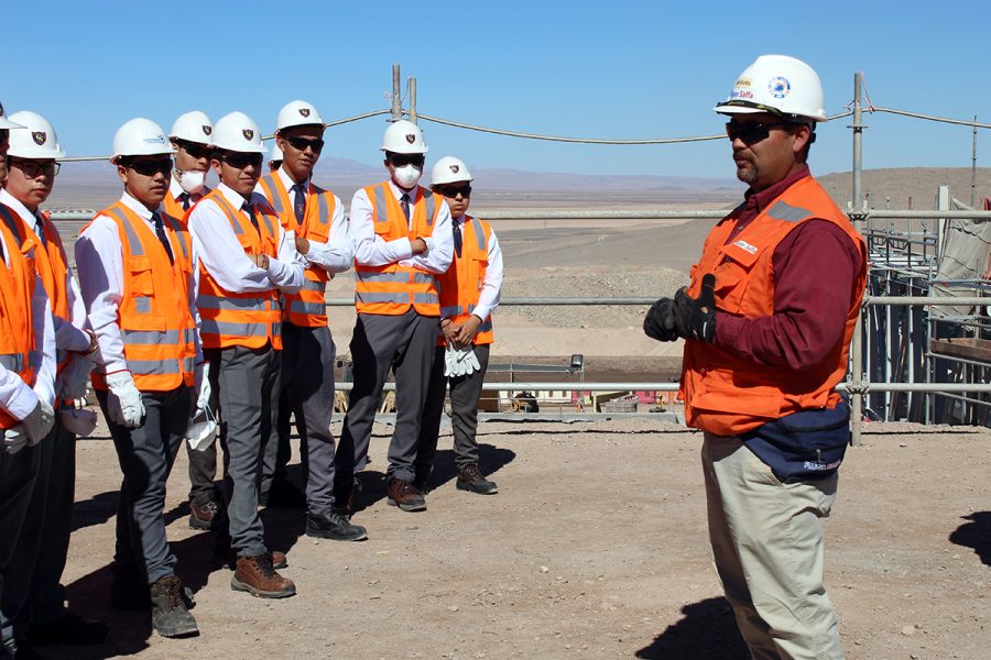 Estudiantes visitaron proyecto SGO de Minera Spence