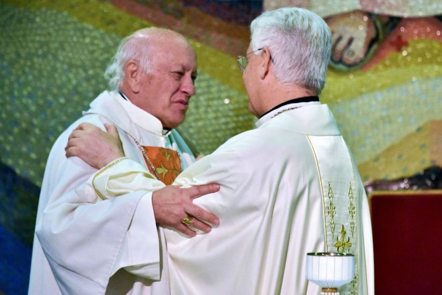 Familia Salesiana recibe con alegría a Mons. Lorenzelli