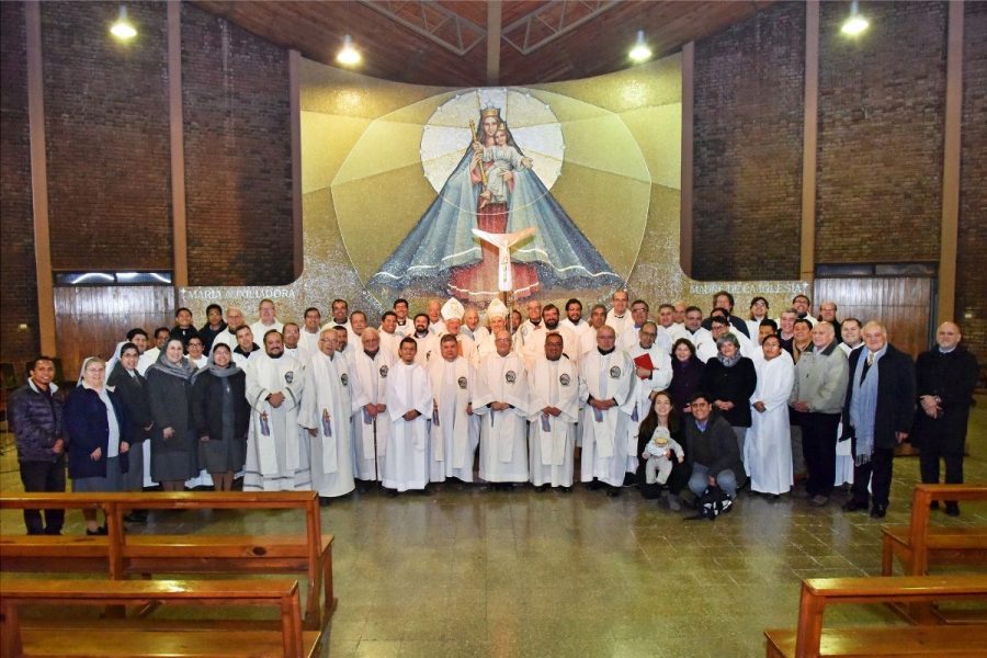 Familia Salesiana recibe con alegría a Mons. Lorenzelli