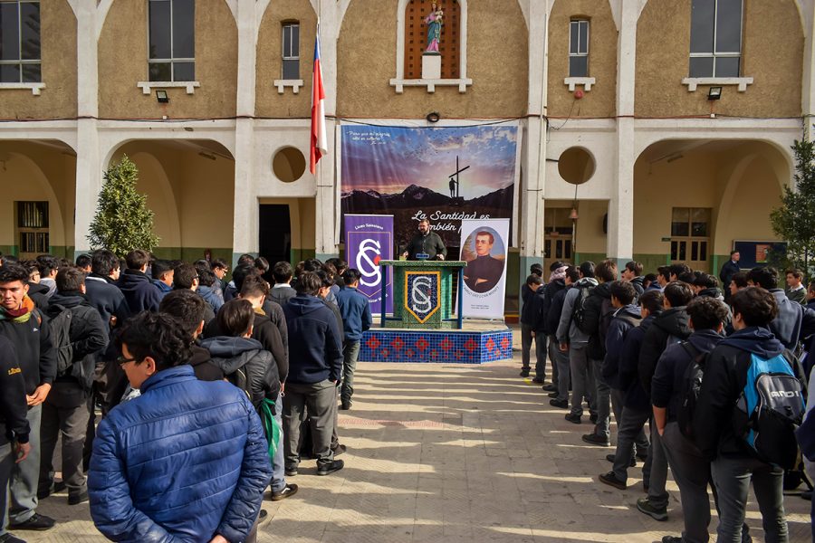 P. Carlo Lira visita Colegio Salesiano Camilo Ortúzar Montt