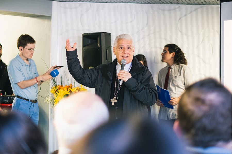 Casa de puertas abiertas para jóvenes del barrio universitario