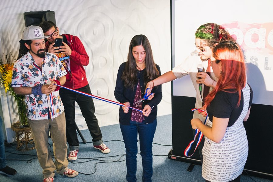 Casa de puertas abiertas para jóvenes del barrio universitario