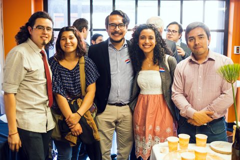 Casa de puertas abiertas para jóvenes del barrio universitario