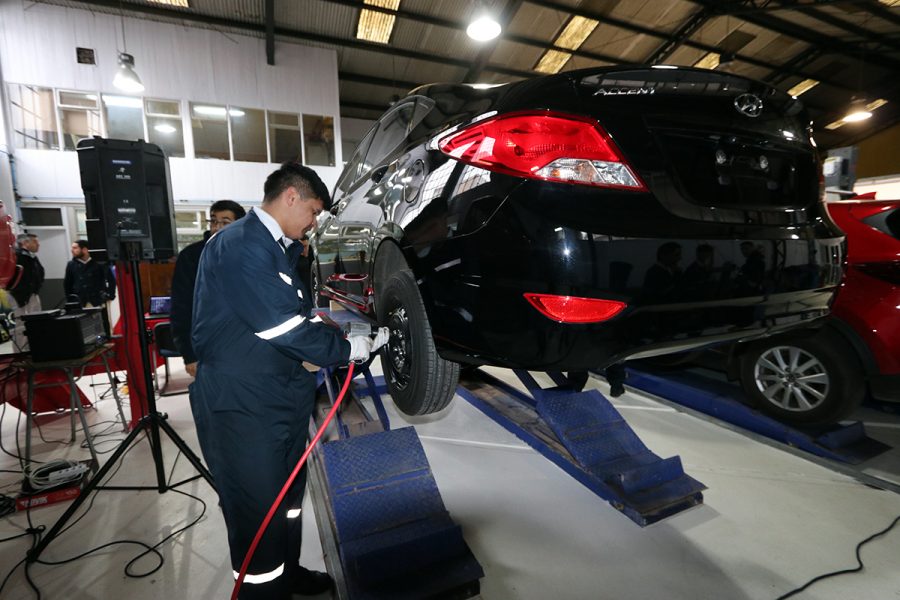 Renovado laboratorio de mecánica automotriz en Concepción