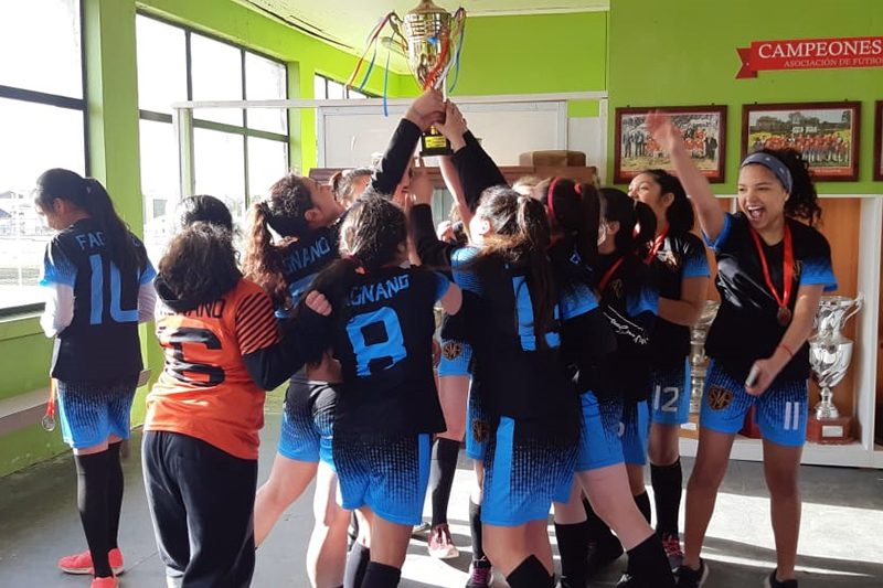 Liceo Salesiano Monseñor Fagnano campeón regional en fútbol damas sub 14