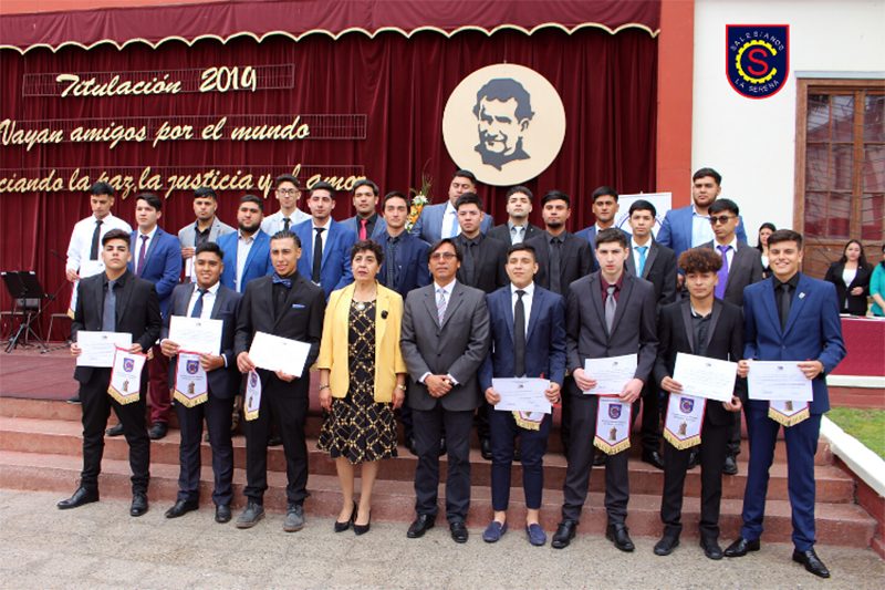 Más de un centenar de estudiantes de La Serena se graduaron de cuarto medio