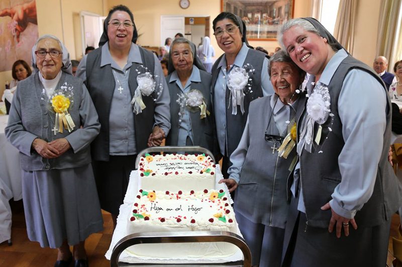 Hijas de María Auxiliadora celebraron fiesta de San Francisco de Sales junto a monseñor Lorenzelli