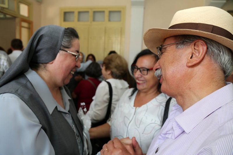 Hijas de María Auxiliadora celebraron fiesta de San Francisco de Sales junto a monseñor Lorenzelli