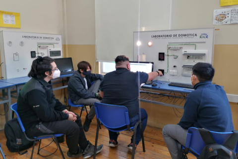 Alumnos del Centro Educativo Salesianos Alameda retornan a clases presenciales