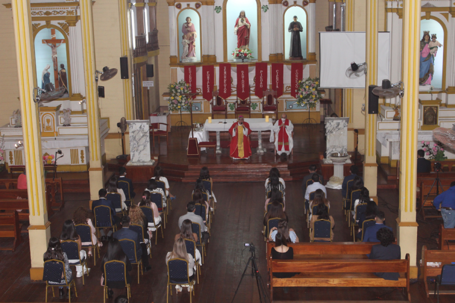 Jóvenes de Iquique confirman su fe