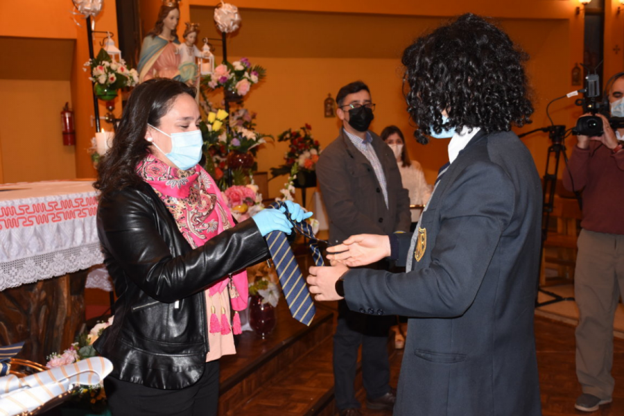 Alumnos de Liceo Monseñor Fagnano celebraron bendición de corbatas