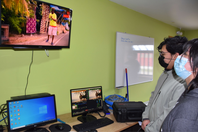 Centro Multimedial Caetera Tolle visita Salesianos TV de Liceo Monseñor Fagnano de Puerto Natales