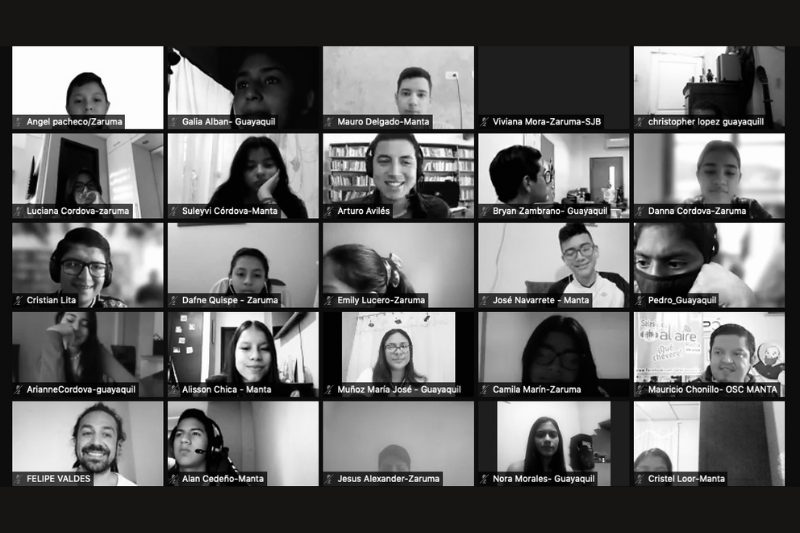 CaeteraTolle imparte charla sobre redes sociales a jóvenes de Ecuador