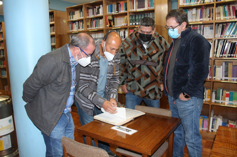 Exalumnos salesianos visitan colegio de Concepción después de 30 años