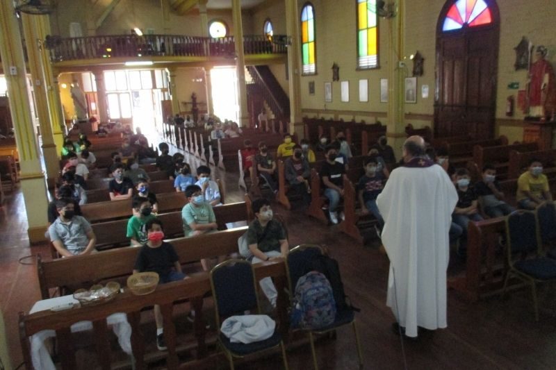 Estudiantes de Salesianos Iquique se preparan para Primera Comunión