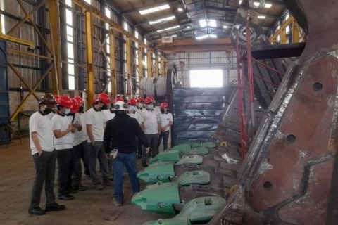 Salesianos Alameda: estudiantes TP realizan visita a empresa Forjado