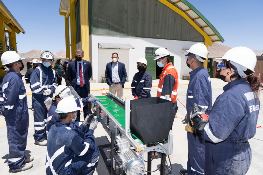 Embajada de Estados Unidos visitó Colegio Don Bosco Calama