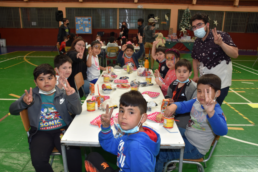 Colonias Villa Feliz en Liceo Monseñor Fagnano de Puerto Natales