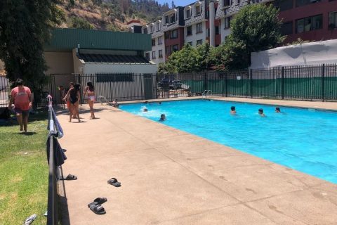 Alianza FDB y PSJ: jóvenes disfrutan de vacaciones en piscina