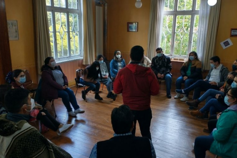 Nuevos educadores de Valdivia reciben formación salesiana en Pelchuquín