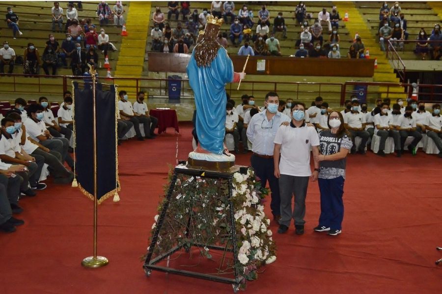 Estudiantes nuevos reciben bendición en Salesianos Alameda