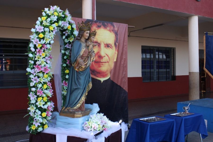 Ceremonia de bendición a nuevos estudiantes en el LAB