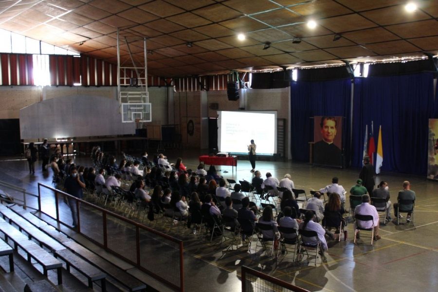 Asistentes y educadores de Zona Sur de Santiago potencian conocimientos sobre libro digital