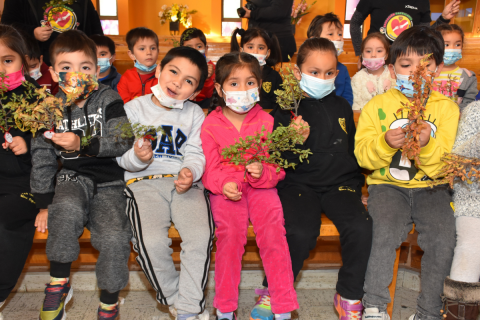 Semana Santa en liceo Monseñor Fagnano y parroquia María Auxiliadora de Puerto Natales