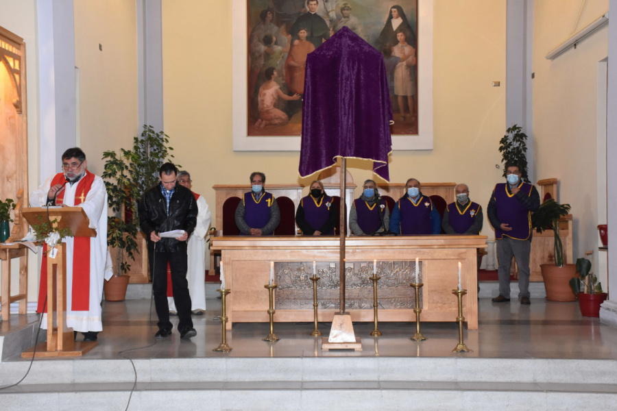 Semana Santa en liceo Monseñor Fagnano y parroquia María Auxiliadora de Puerto Natales