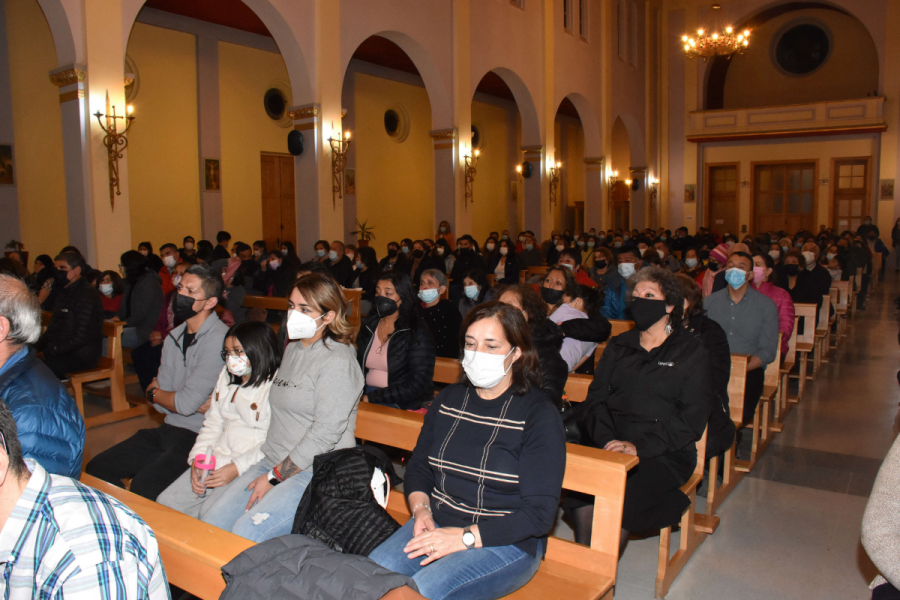 Semana Santa en liceo Monseñor Fagnano y parroquia María Auxiliadora de Puerto Natales