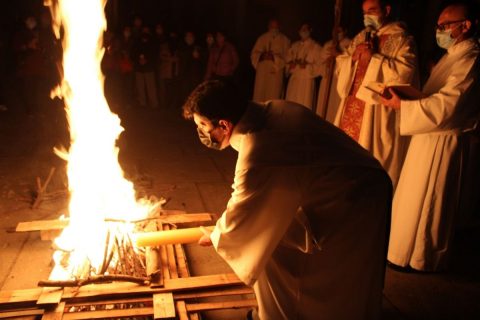 Emotiva Vigilia Pascual se vivió en parroquia Don Bosco de La Cisterna