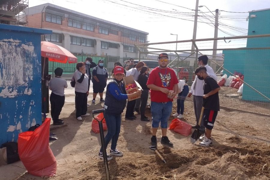 Estudiantes de Salesianos Calama cooperan con junta de vecinos