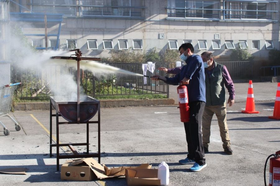 Integrantes de Salesianos Concepción reciben capacitación contra incendios