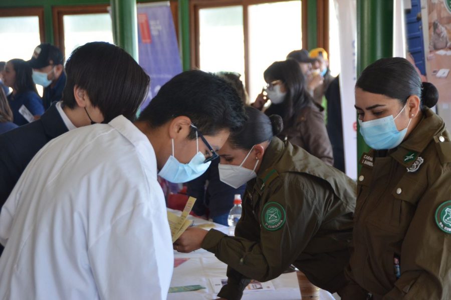 Salesianos Calama realiza feria preventiva contra las drogas y violencia