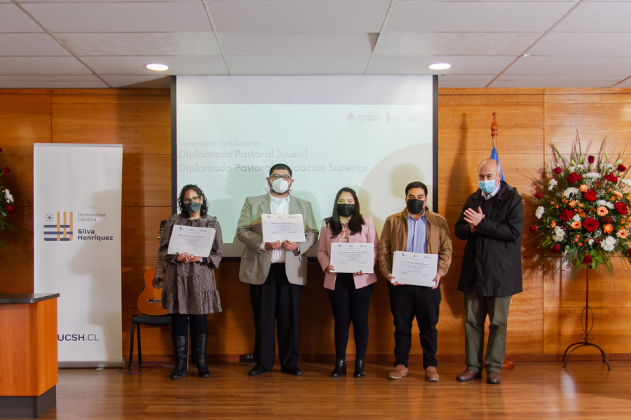 Estudiantes Diplomado en Pastoral en Juventud y Pastoral en Educación Superior reciben certificación