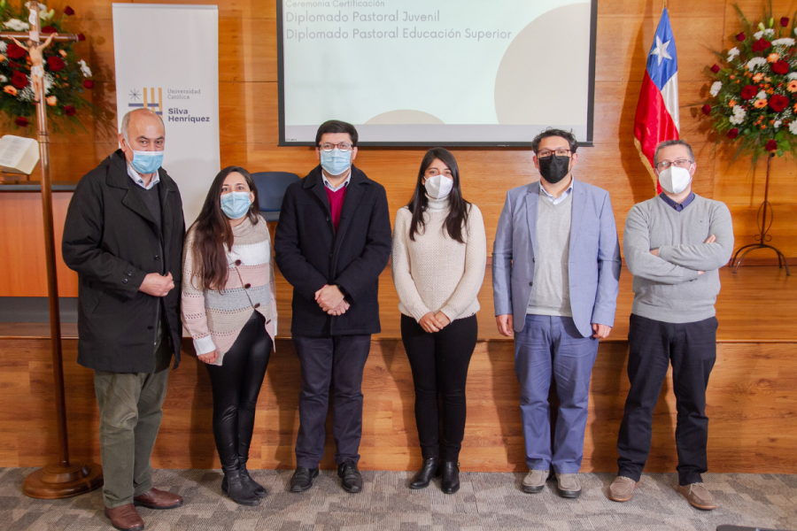 Estudiantes Diplomado en Pastoral en Juventud y Pastoral en Educación Superior reciben certificación