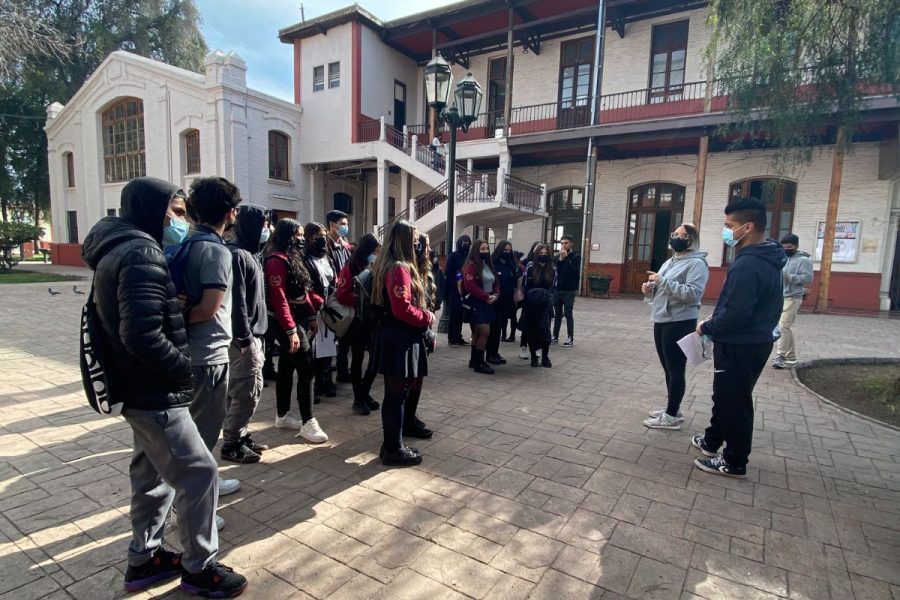 Estudiantes de Colegio Domingo Savio visitaron la Universidad de Santiago