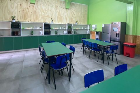 Liceo Arriarán Barros remodela espacios para educadores y funcionarios