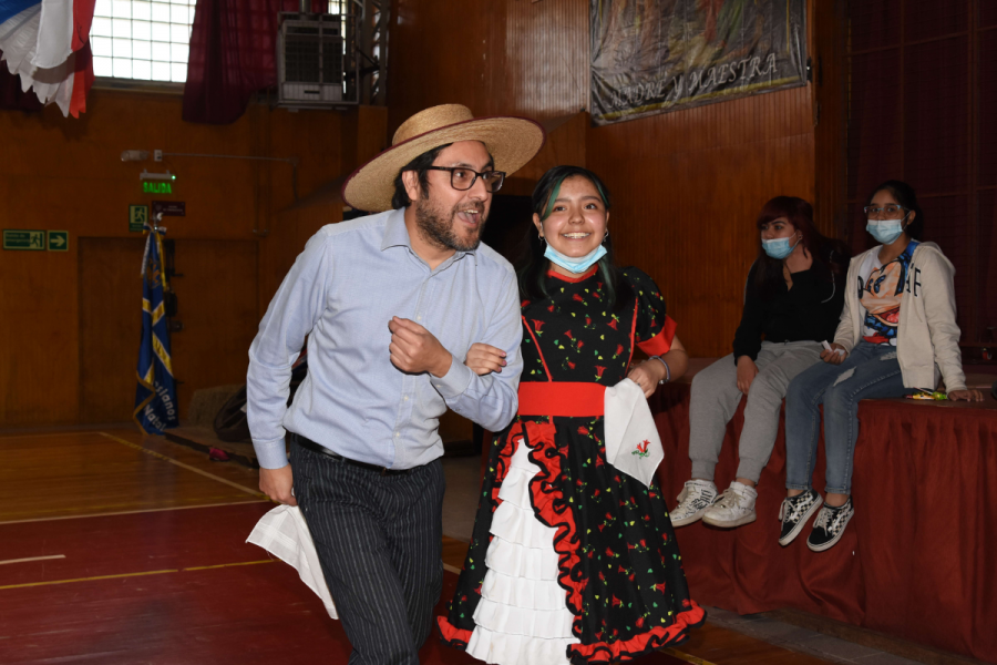 Liceo Monseñor Fagnano celebró Fiestas Patrias con juegos y misa a la chilena