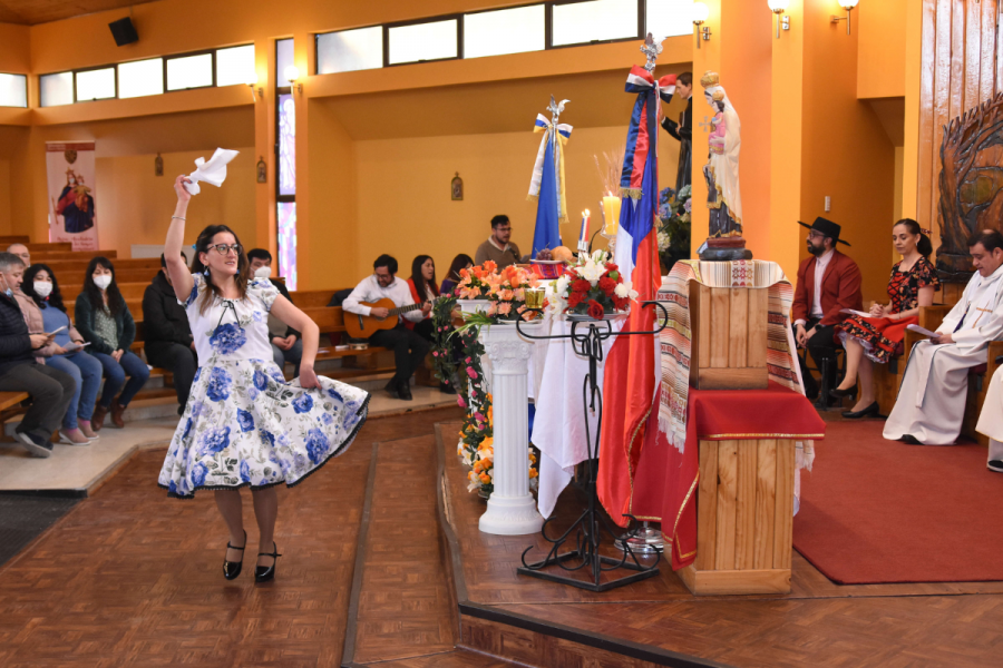 Liceo Monseñor Fagnano celebró Fiestas Patrias con juegos y misa a la chilena