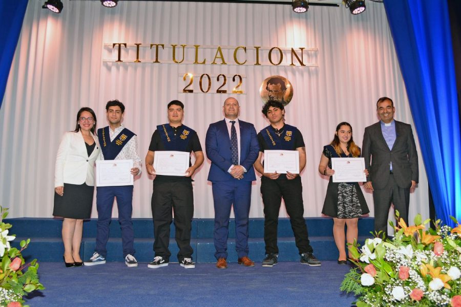 Colegio Domingo Savio realiza titulaciones 2022