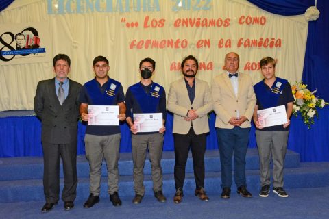 Liceo Arriarán Barros realiza licenciatura a promoción 2022