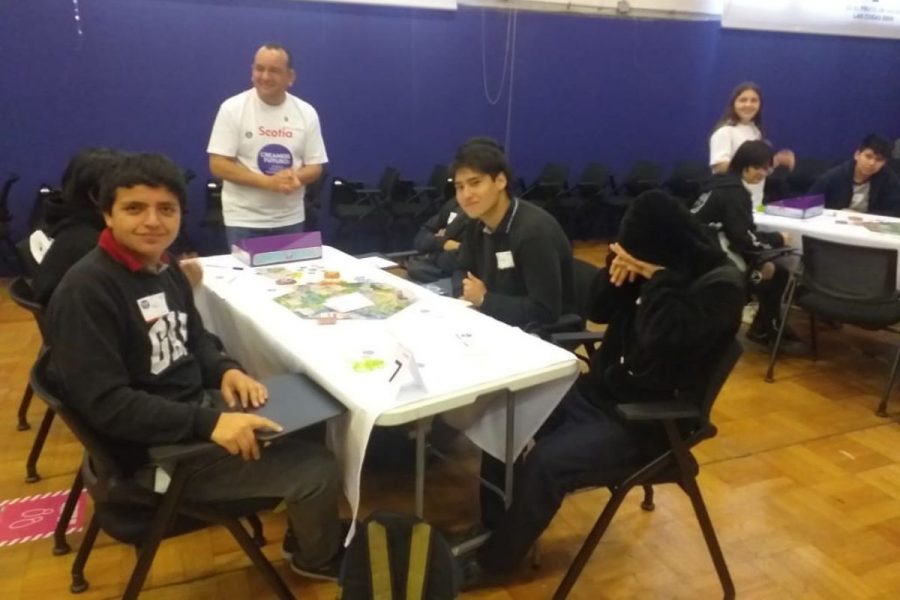 Estudiantes de Salesianos Alameda participan de torneo sobre economía financiera