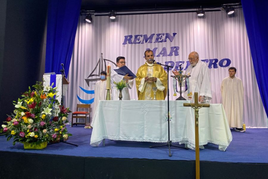 Colegio Domingo Savio despide a estudiantes de cuarto medio