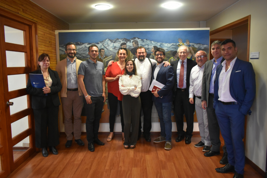 P. Carlo Lira visitó Universidad Católica Silva Henríquez